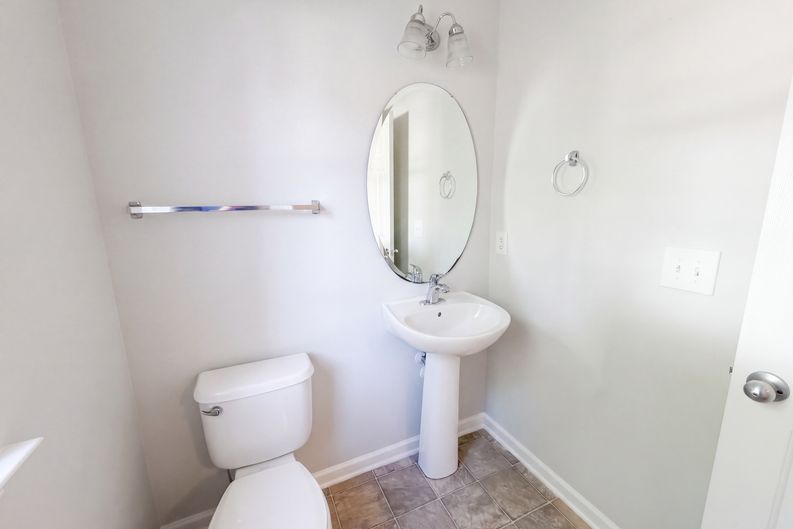 Photo 12 of 18 of 2502 Harwood Hills Ln, Charlotte, NC