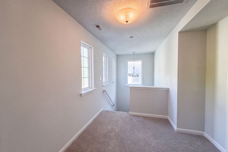 Photo 9 of 18 of 2502 Harwood Hills Ln, Charlotte, NC