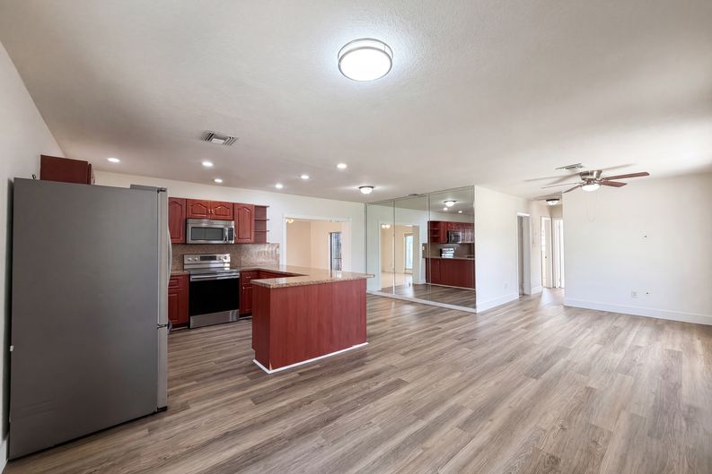 Photo 9 of 20 of 4403 NW 202nd St, Miami Gardens, FL