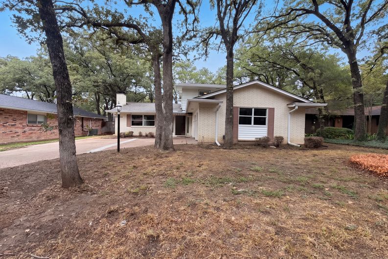 Photo 25 of 27 of 3411 Halifax Dr, Arlington, TX