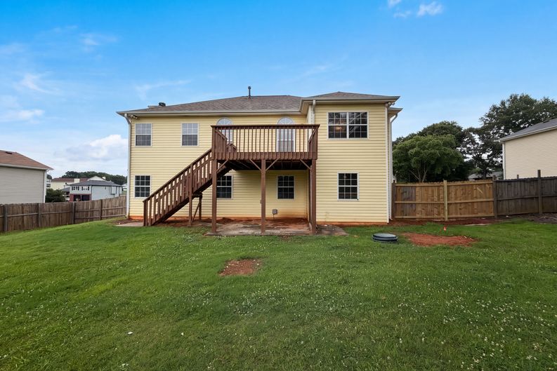Photo 5 of 32 of 5355 Queen Ester Ct, Ellenwood, GA