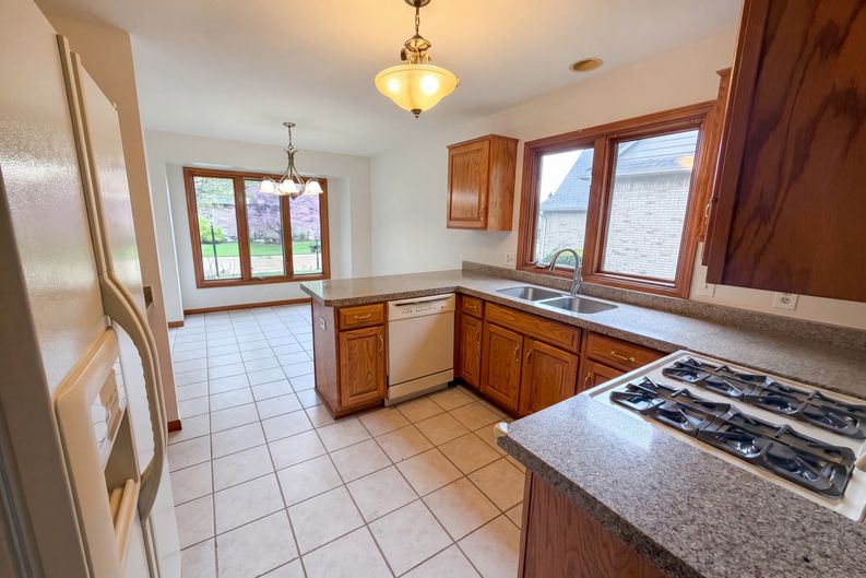 Photo 9 of 24 of 52186 Jacqueline Ct, Macomb, MI