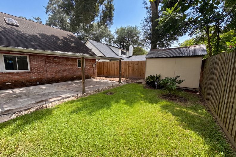 Photo 21 of 23 of 5116 E Bayou Dr, Dickinson, TX