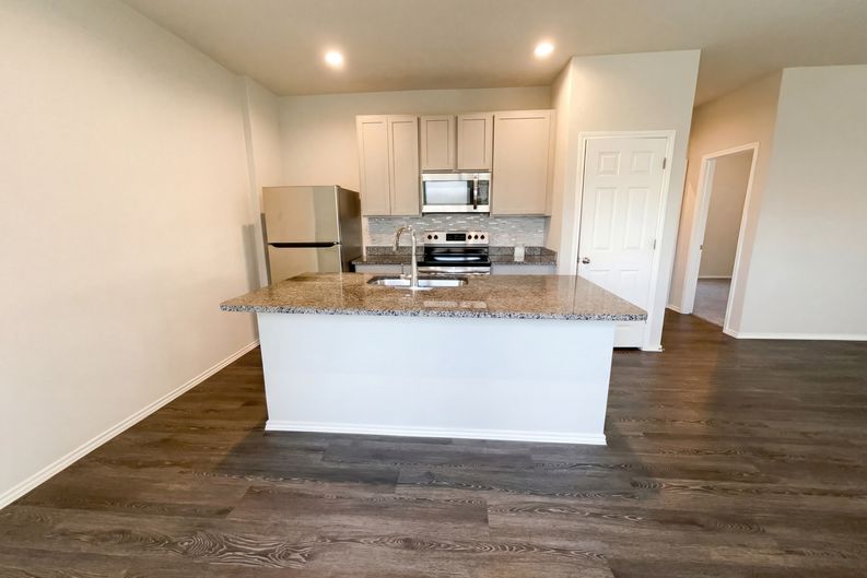 Photo 8 of 17 of 431 Pleasanton Way, San Antonio, TX