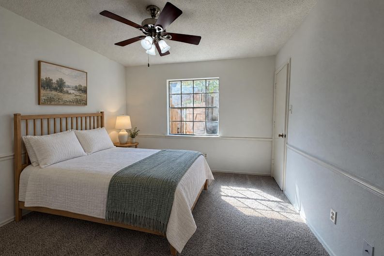 Photo 11 of 22 of 2527 Holt Rd, Arlington, TX