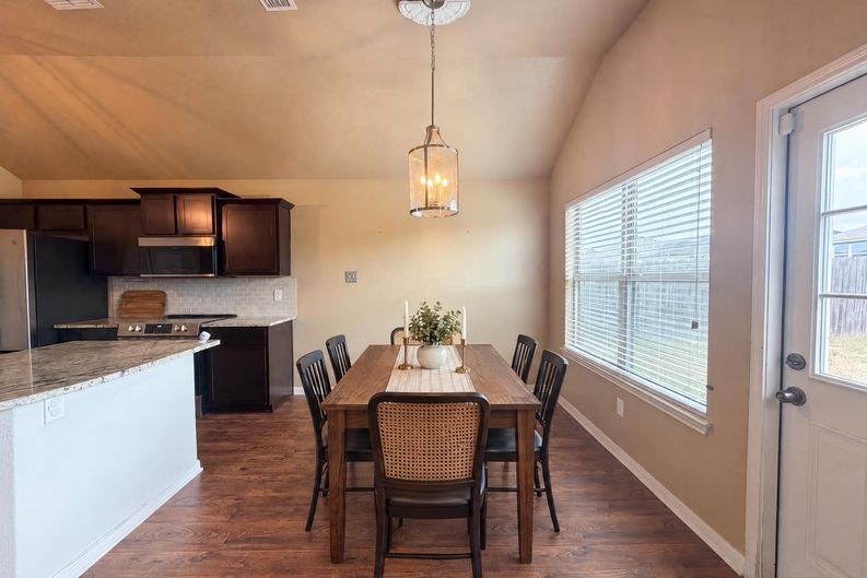 Photo 6 of 16 of 1023 Roanoke Dr, Temple, TX