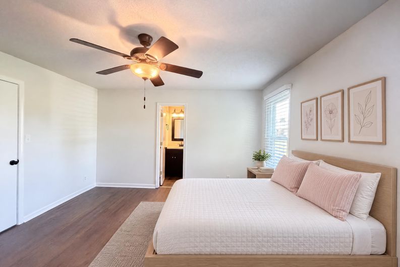 Photo 4 of 23 of 1819 Bourne Cir, Clarksville, TN