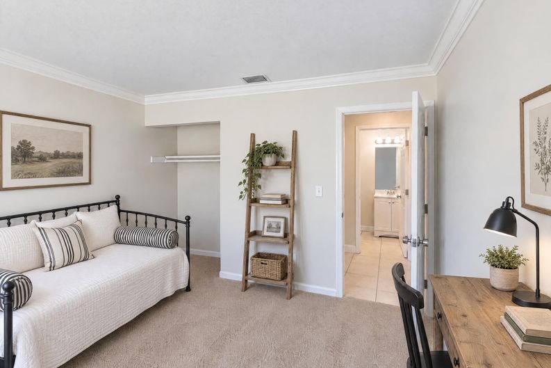 Photo 13 of 18 of 154 SE Soneto Ct, Port Saint Lucie, FL