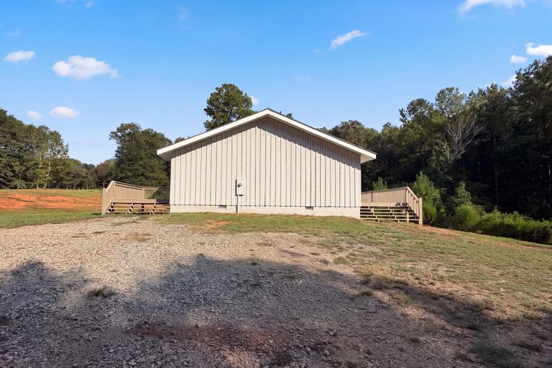 Photo 5 of 41 of 204 Jim Grizzle Rd, Royston, GA