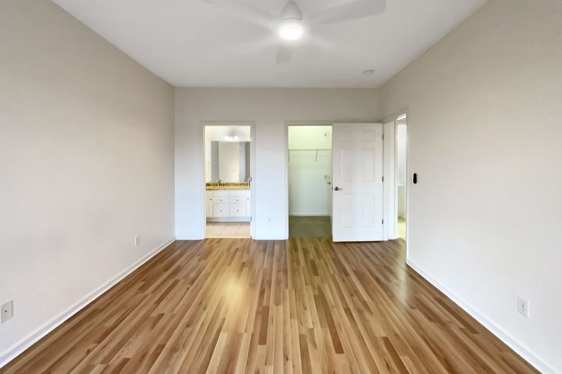 Photo 4 of 16 of 2501 Huntscroft Ln, Raleigh, NC