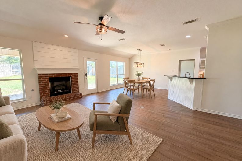 Photo 3 of 16 of 8710 Surrey Ct, Temple, TX