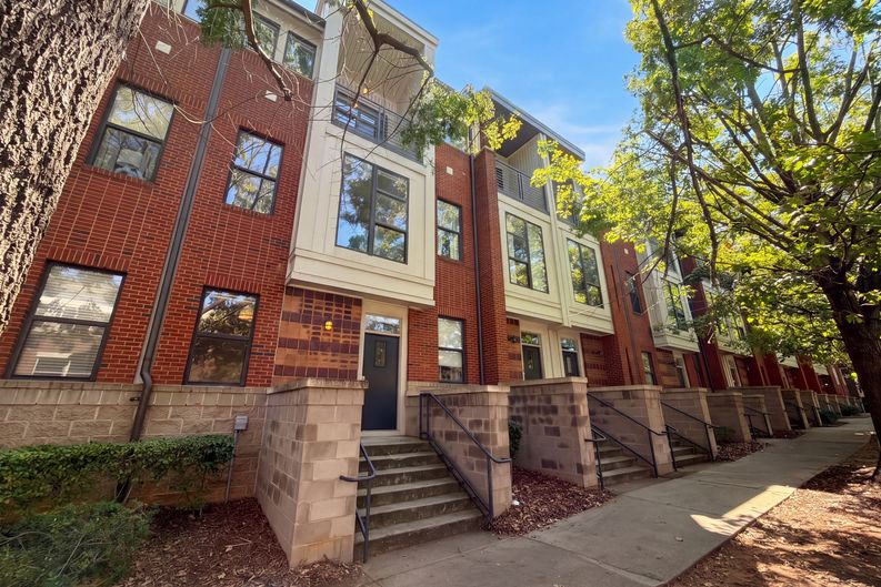 Photo 6 of 32 of 542 N McDowell St, Charlotte, NC