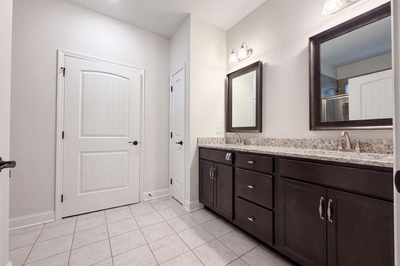 Photo 11 of 17 of 914 Meadowcrest Way, Lebanon, TN