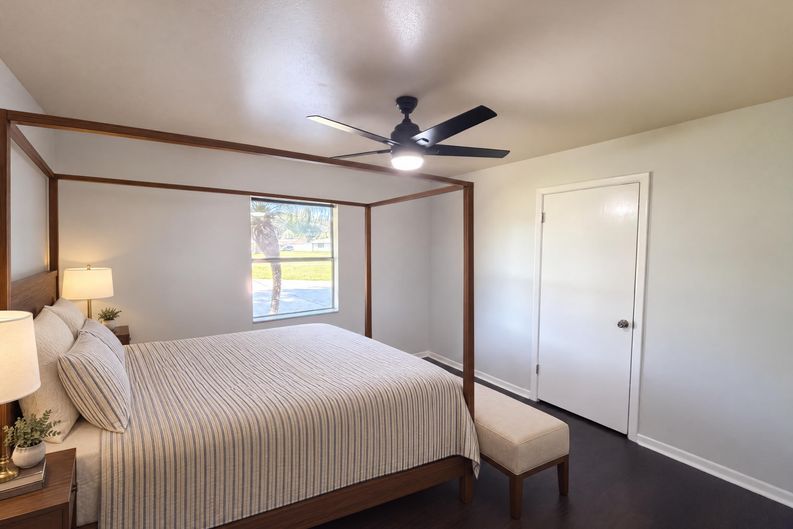 Photo 12 of 20 of 425 W Daughtery Rd, Lakeland, FL