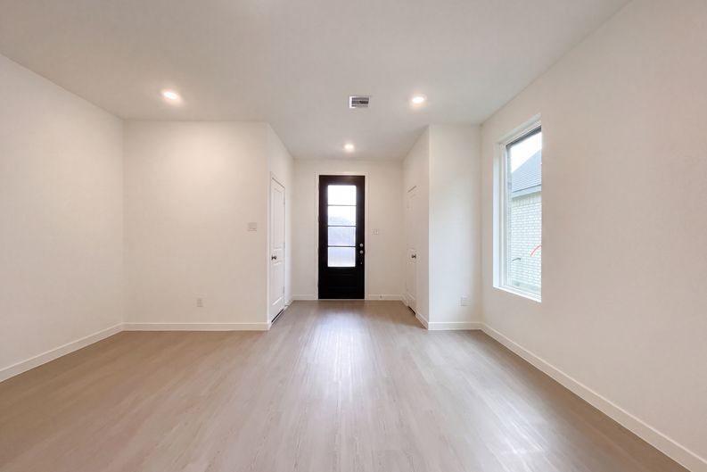 Photo 3 of 16 of 21511 Colonial Meadow Creek Trl, Waller, TX