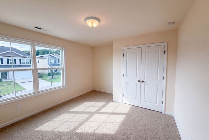 Photo 9 of 17 of 913 Peninsula Pl, Knightdale, NC
