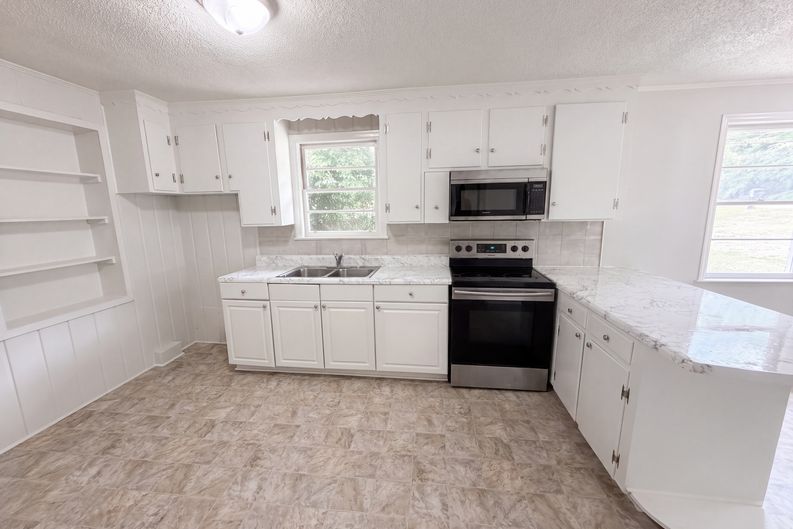 Photo 8 of 20 of 840 Decatur St, West Columbia, SC
