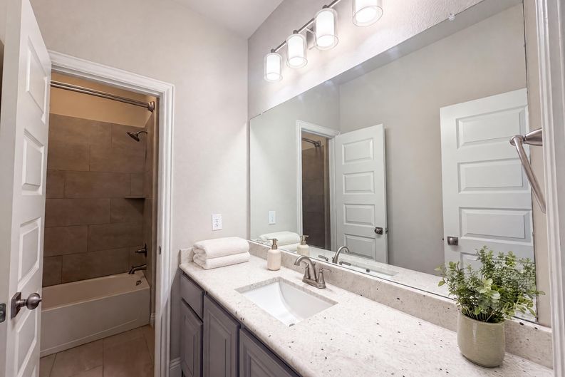 Photo 12 of 46 of 1208 Redbud St, Howe, TX