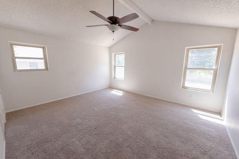 Photo 9 of 18 of 309 Applewood Ln, Hewitt, TX