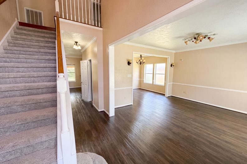 Photo 7 of 28 of 4215 River Ranch Dr, Pasadena, TX