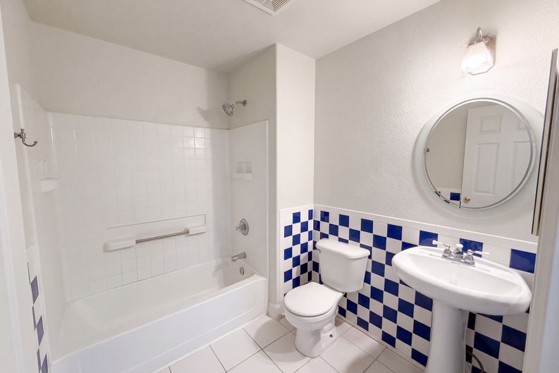 Photo 13 of 27 of 10009 Strathfield Ln, Highlands Ranch, CO