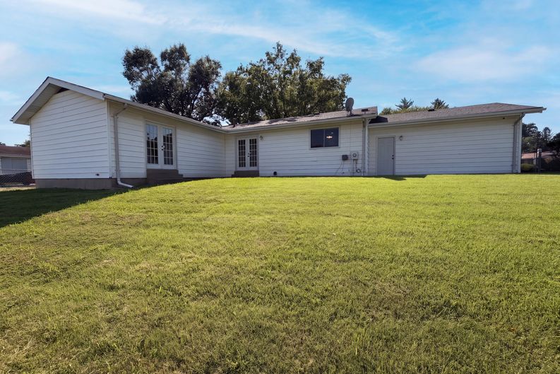 Photo 5 of 27 of 12132 Jerries Ln, Florissant, MO