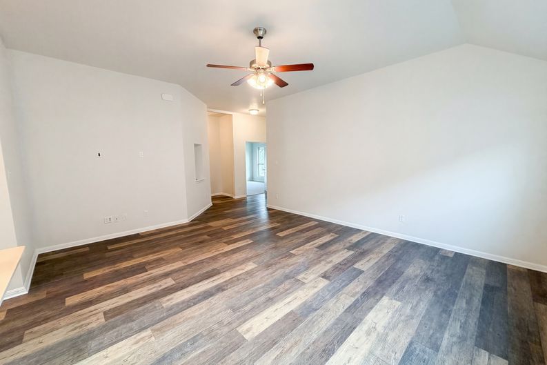 Photo 18 of 19 of 543 Tanda Ln, Hutto, TX