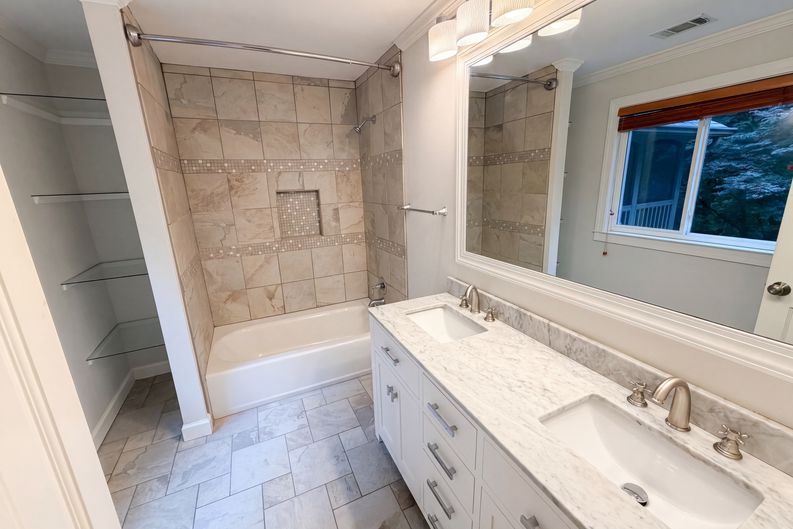 Photo 18 of 53 of 4958 Scotts Creek Trl, Peachtree Corners, GA