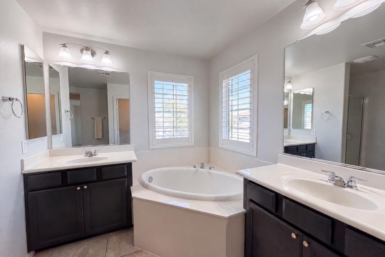 Photo 11 of 30 of 841 E Gary Ln, Phoenix, AZ