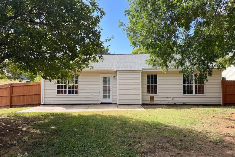 Photo 5 of 19 of 3760 Sedgewick Dr SW, Concord, NC