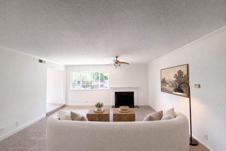 Photo 3 of 41 of 7007 Ursa Pkwy, Sacramento, CA
