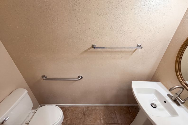 Photo 19 of 28 of 4215 River Ranch Dr, Pasadena, TX