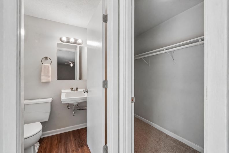 Photo 11 of 28 of 4036 Elizabeth St, Hickory, NC