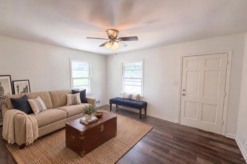 Photo 3 of 17 of 3119 Holbrook Dr SW, Marietta, GA