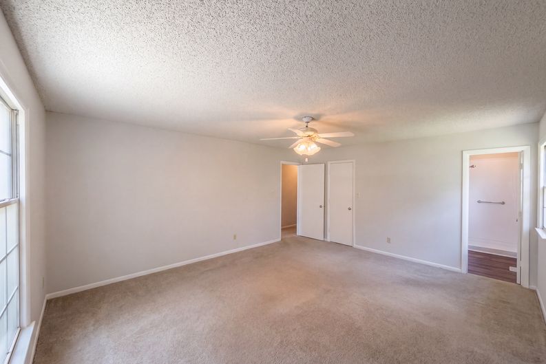 Photo 4 of 16 of 2101 Fordham Dr, Fayetteville, NC