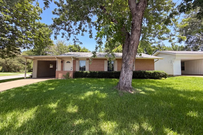 Photo 18 of 21 of 2549 Steven Dr, Denison, TX