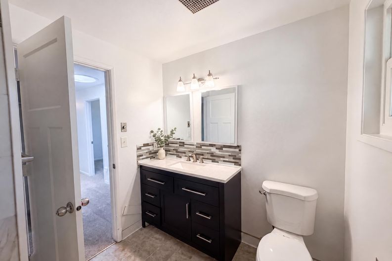Photo 11 of 21 of 220 NE Cambridge Cir, Corvallis, OR
