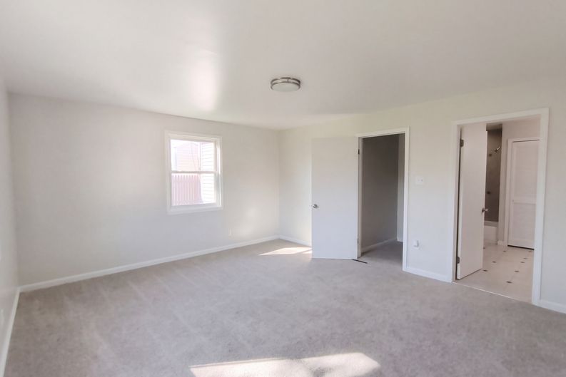 Photo 9 of 24 of 13807 Elsetta Ave, Cleveland, OH