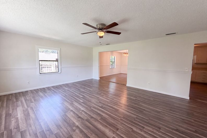 Photo 7 of 24 of 7023 Shindler Dr, Jacksonville, FL