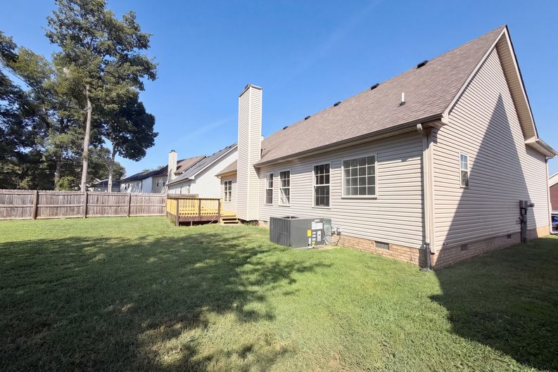 Photo 5 of 27 of 3475 Melrose Dr, Clarksville, TN