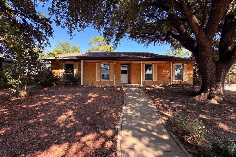 Photo 17 of 18 of 2602 Emberwood Dr, Garland, TX