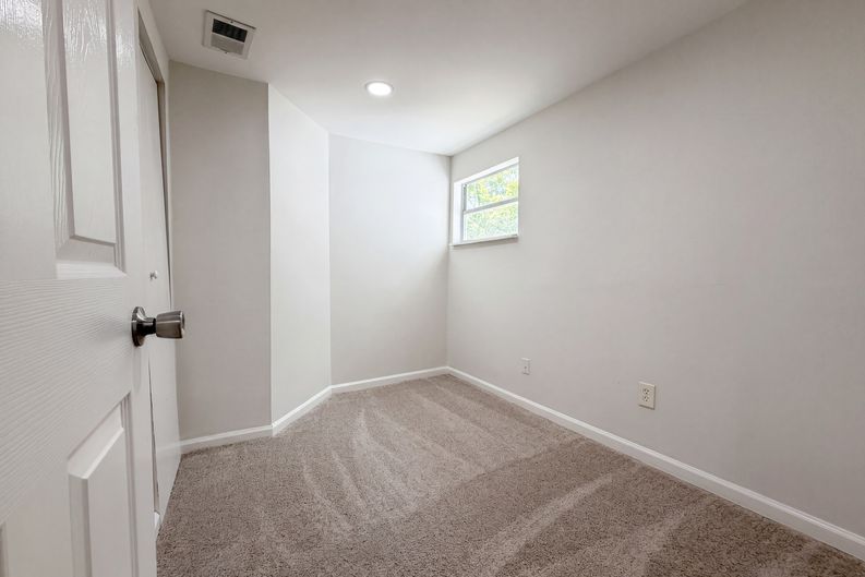 Photo 11 of 19 of 7008 Thurston Rd, Jacksonville, FL