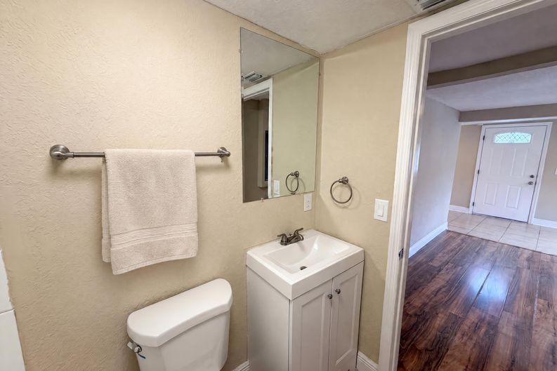 Photo 16 of 23 of 1506 W 16th St, Sanford, FL