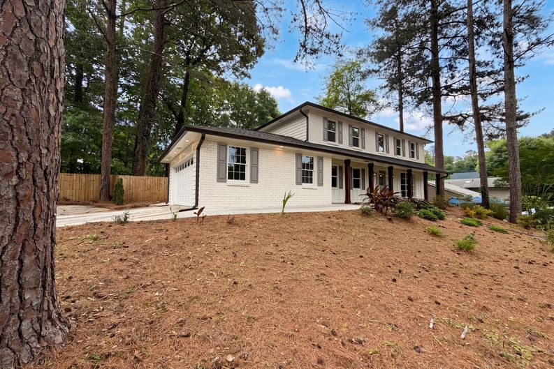 Photo 31 of 38 of 1772 Huntingford Dr, Marietta, GA