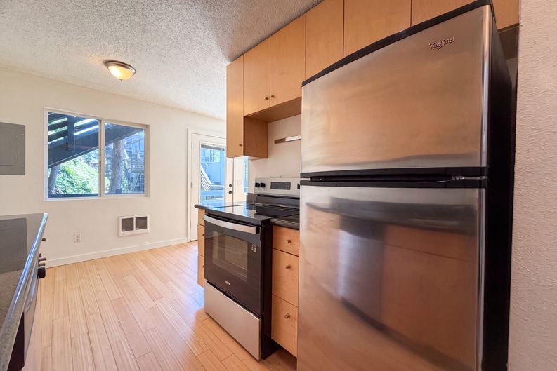 Photo 10 of 16 of 1300 NE 68th Ave, Portland, OR