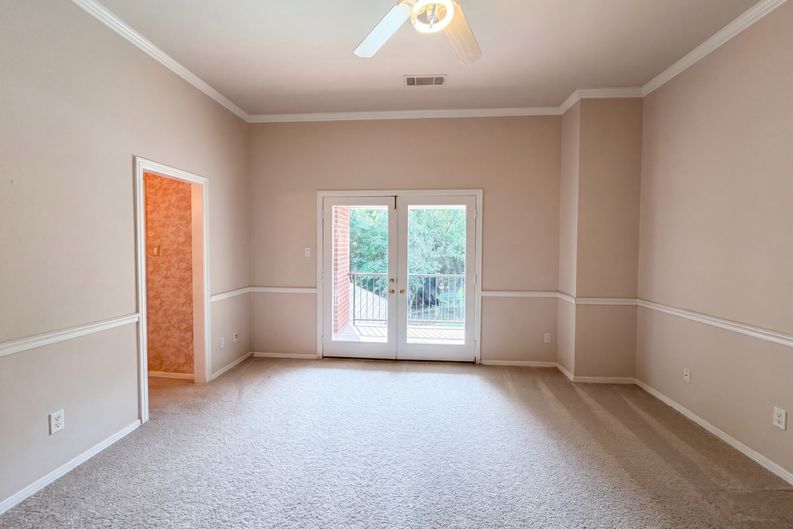 Photo 11 of 27 of 2533 Vista Creek Ct, Garland, TX
