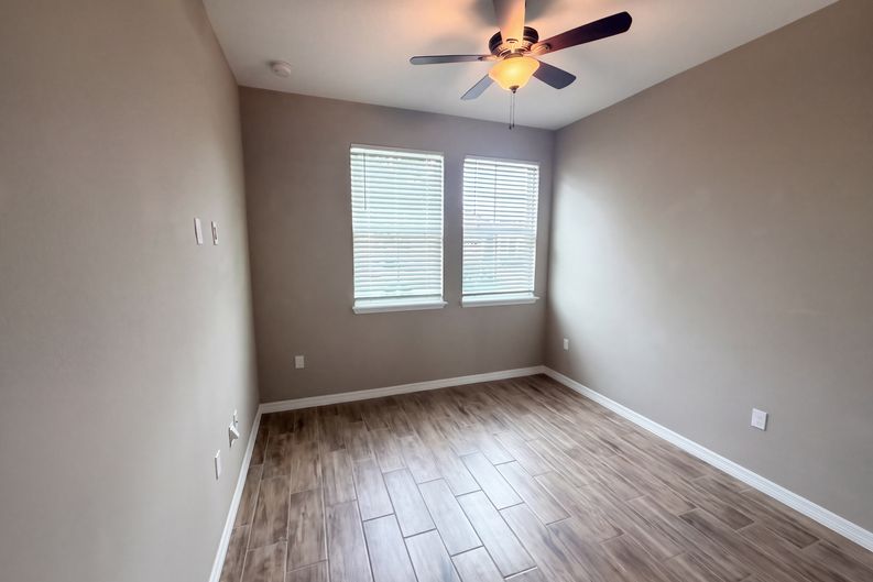 Photo 4 of 25 of 394 Alcove Dr, Groveland, FL