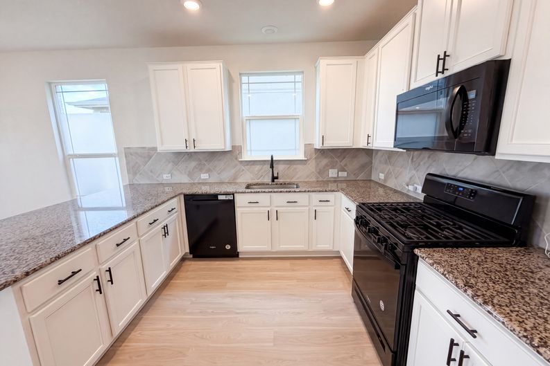 Photo 15 of 19 of 252 Sage Derby Dr, Hutto, TX