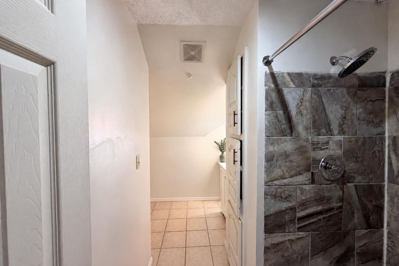 Photo 9 of 21 of 11304 E 55th Ter, Raytown, MO