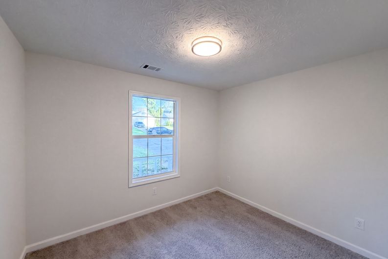 Photo 13 of 22 of 5857 Mistyview Dr, Rex, GA